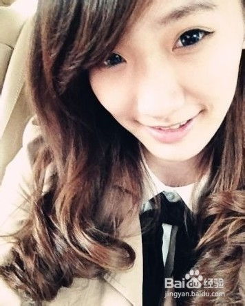 蓝色美瞳的魅力 点亮双眸的时尚之选