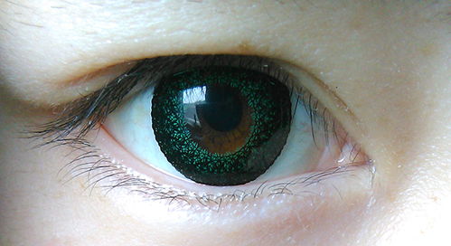 带了美瞳还看得见眼睛原来的棕色是不是不正常